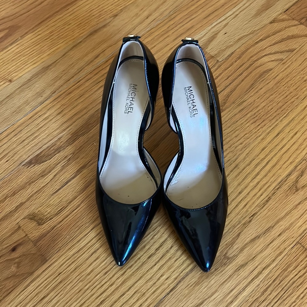 Black Michael Kors pumps